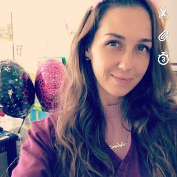 Meet your Posher, Stefani - Picture 2 of 2